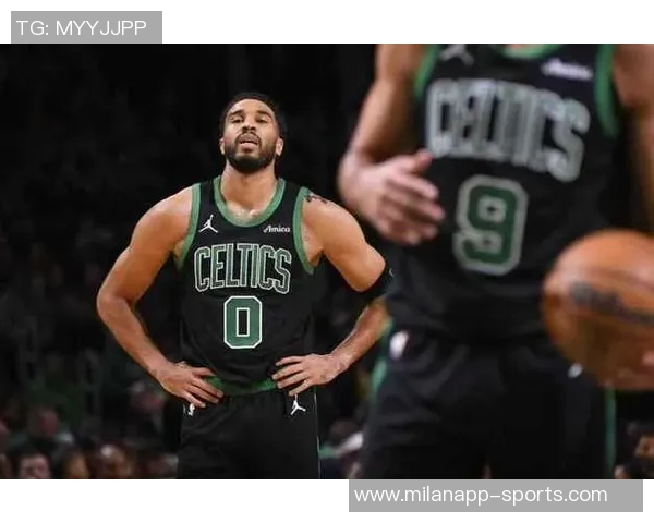 杜克豪杰首次交锋弗拉格与塔图姆赛后亲切寒暄展现友谊之情